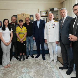 İl Müdürümüz Sn. Ömer TURAN, Valimiz Sn. Davut GÜL ile Kurban Bayramı Arifesinde Gazimiz Er Hikmet Çay ve Kıymetli Ailesine Bayram Ziyaretinde Bulundu. - fotoğraf 3