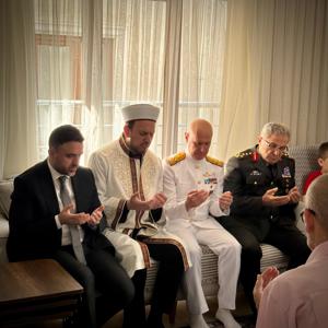 İl Müdürümüz Sn. Ömer TURAN, Valimiz Sn. Davut GÜL ile Kurban Bayramı Arifesinde Şehidimiz Er Tamer VARDAR 'ın Kıymetli Ailesine Bayram Ziyaretinde Bulundu. - fotoğraf 1