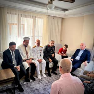 İl Müdürümüz Sn. Ömer TURAN, Valimiz Sn. Davut GÜL ile Kurban Bayramı Arifesinde Şehidimiz Er Tamer VARDAR 'ın Kıymetli Ailesine Bayram Ziyaretinde Bulundu. - fotoğraf 2