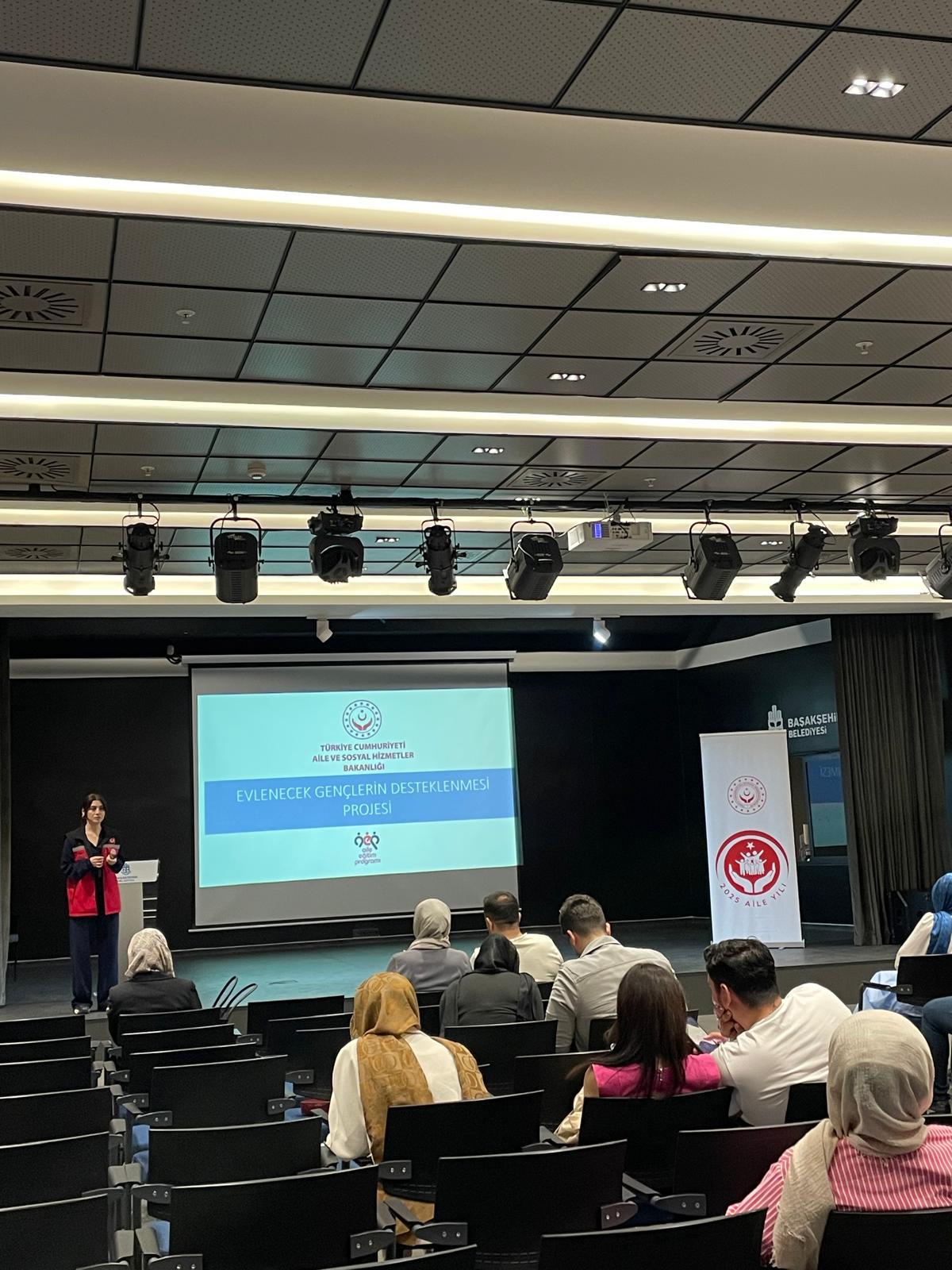 2025 Aile Yılı Kapsamında Genç Çiftlere Evlilik Öncesi Eğitim Programı Vermeye Devam Ediyoruz.