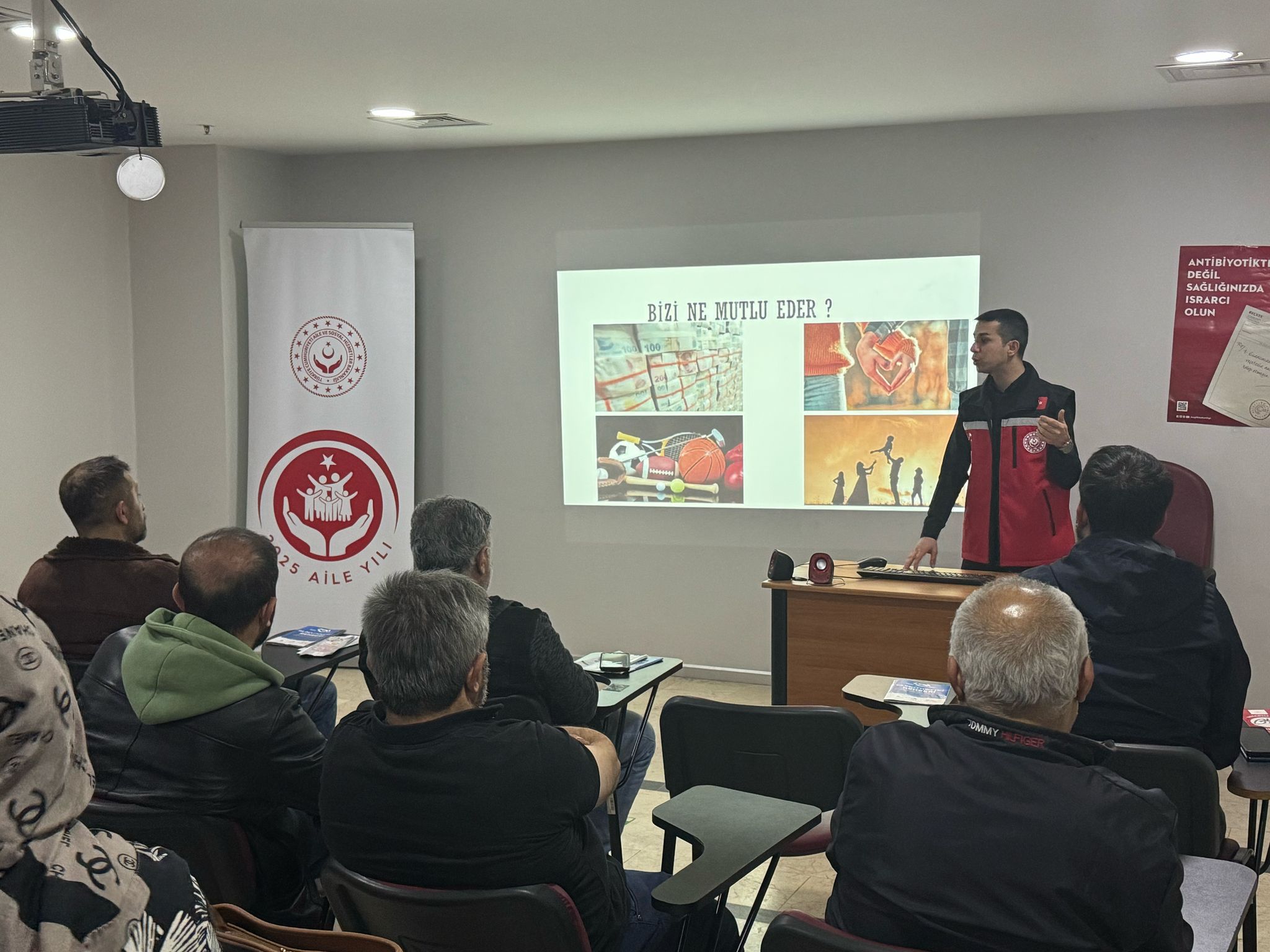 Aile Eğitim Programı Kapsamında Verilen Eğitimlerimiz Düzenli Olarak Devam Ediyoruz