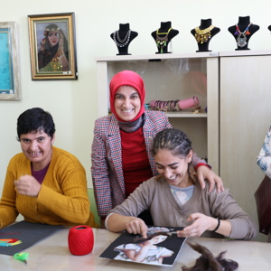 TBMM Down Sendromu, Otizm Ve Diğer Gelişim Bozukluklarının Yaygınlığının Tespiti Araştırma Komisyonu Saray Engelsiz Yaşam, Bakım ve Rehabilitasyon Merkezi’nde İncelemelerde Bulundu - fotoğraf 3