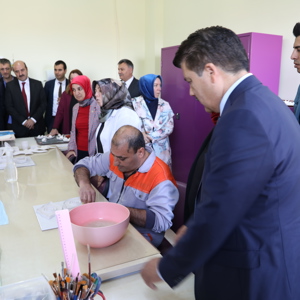 TBMM Down Sendromu, Otizm Ve Diğer Gelişim Bozukluklarının Yaygınlığının Tespiti Araştırma Komisyonu Saray Engelsiz Yaşam, Bakım ve Rehabilitasyon Merkezi’nde İncelemelerde Bulundu - fotoğraf 4