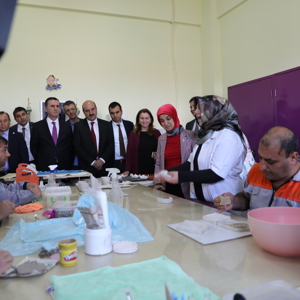 TBMM Down Sendromu, Otizm Ve Diğer Gelişim Bozukluklarının Yaygınlığının Tespiti Araştırma Komisyonu Saray Engelsiz Yaşam, Bakım ve Rehabilitasyon Merkezi’nde İncelemelerde Bulundu - fotoğraf 5