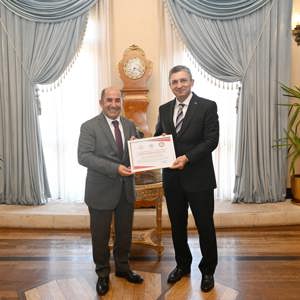 Valimiz Hulusi ŞAHİN tarafından Erişilebilirlik Belgesi Almaya Hak Kazanan Kurum/Kuruluşlara Belgeleri Takdim Edildi - fotoğraf 4