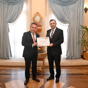 Valimiz Hulusi ŞAHİN tarafından Erişilebilirlik Belgesi Almaya Hak Kazanan Kurum/Kuruluşlara Belgeleri Takdim Edildi - fotoğraf 5
