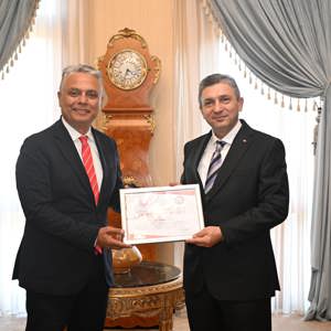 Valimiz Hulusi ŞAHİN tarafından Erişilebilirlik Belgesi Almaya Hak Kazanan Kurum/Kuruluşlara Belgeleri Takdim Edildi - fotoğraf 6