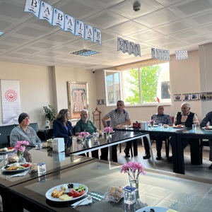 2025 #AileYılı kapsamında, Babalar Günü vesilesiyle İl Müdürümüz Sayın Emine BÖÇKÜN, Karesi Yaşlı Bakım ve Rehabilitasyon Merkezi Müdürlüğümüzde Düzenlenen Kahvaltı Programına Katılım Sağladı. - fotoğraf 5