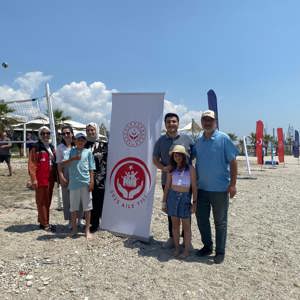 Aile Yapısının Güçlendirilmesine Yönelik Plaj Voleybolu Etkinliği Gerçekleştirildi - fotoğraf 1