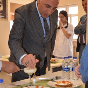 2025 "Aile Yılı" etkinlikleri kapsamında Aileler arasında yemek yarışması düzenlendi. - fotoğraf 4