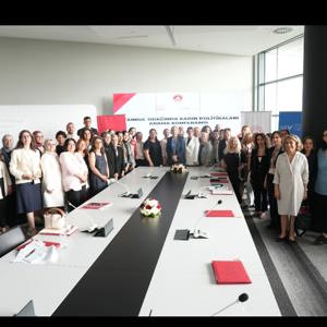 İstanbul Odağında Kadın Çalışmaları Arama Konferansı 26 Üniversite Temsilcilerinin Katılımı ve Bakanımız Sn. Mahinur ÖZDEMİR GÖKTAŞ’ın Teşrifleriyle Gerçekleştirilmiştir. - fotoğraf 2