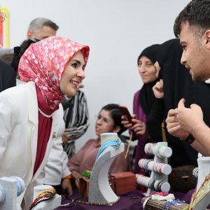 Bakanımız Göktaş, Başakşehir'de "Bizim Çınarlar Yaşam Merkezi"nin açılışı ile Engelsiz Yaşam Merkezi'nde düzenlenen sergiye katıldı - fotoğraf 9