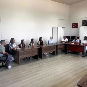 2025 #AileYılı kapsamında; İl Müdürümüz Sayın Emine BÖÇKÜN, Bandırma Hicri Ercili Çocukevleri Sitesi Müdürlüğü Personeliyle Bir araya Gelerek Kapsamlı Bir Toplantı Gerçekleştirdi. - fotoğraf 2