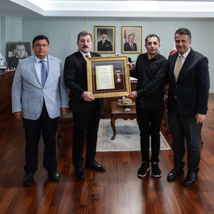 Kahraman Gazi Yalçın Tanrıverdi’ye Devlet Övünç Madalyası ve Beratı Takdim Edildi   - fotoğraf 3