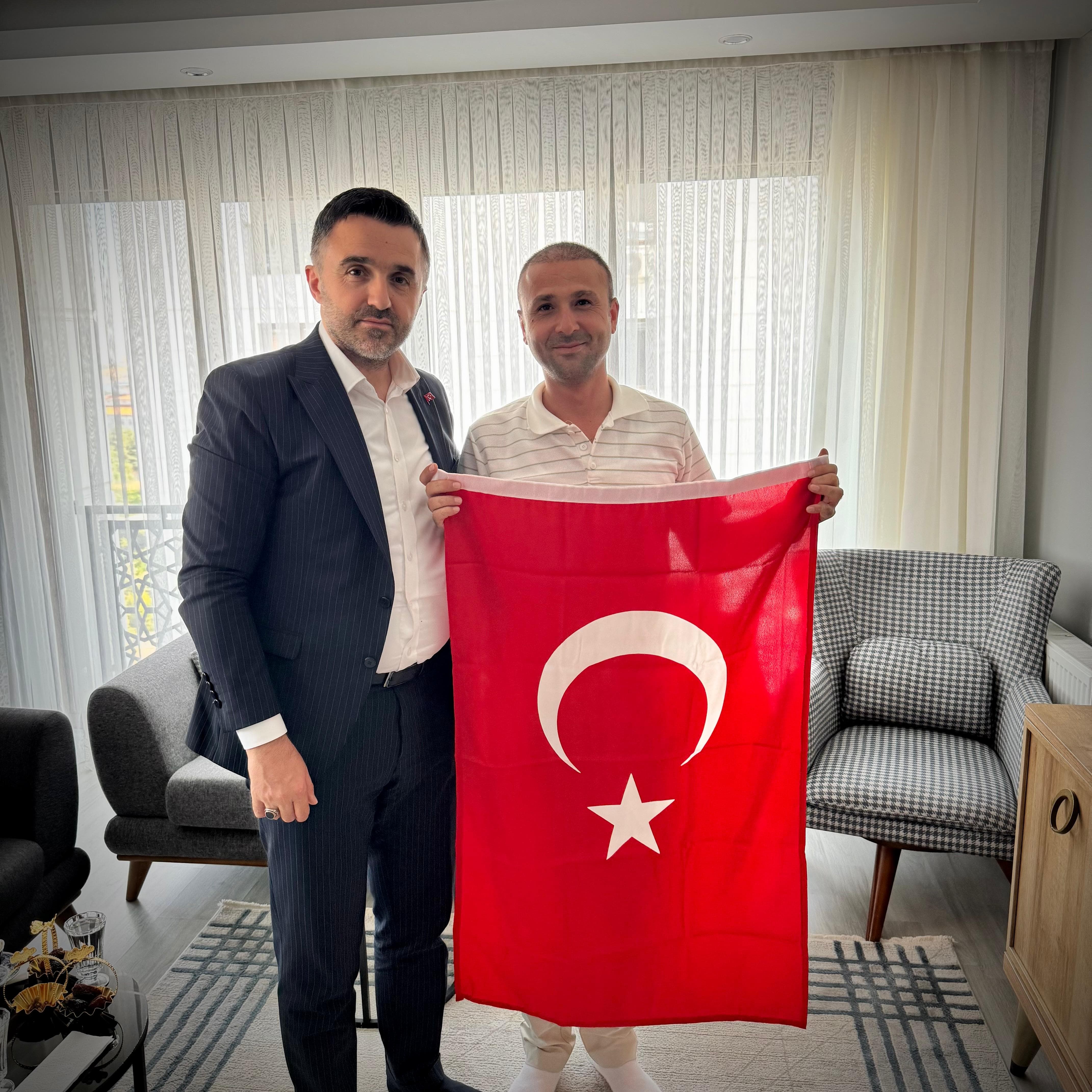 İl Müdürümüz Sn. Ömer TURAN, Hac Ziyaretini Gerçekleştiren 15 Temmuz Gazimiz Ahmet BELEN 'in Hanesine Ziyaret Gerçekleştirmiştir