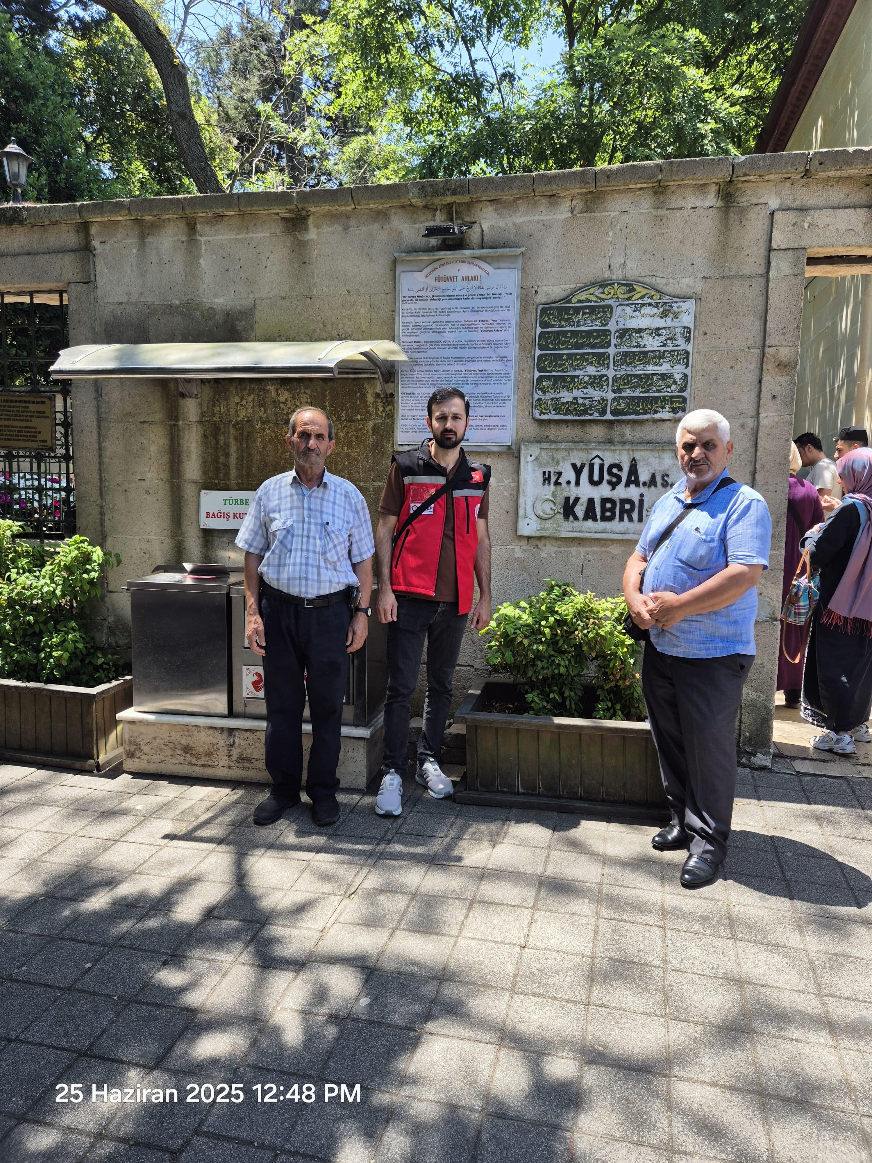 Aile Yılı Kapsamında Şehit Yakını ve Gazi Ailelerimizle "Ailemiz Maneviyatımız ve Değerlerimiz" Temalı Türbe Ziyaretleri gerçekleştirilmiştir.