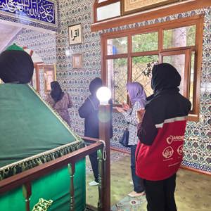 Aile Yılı Kapsamında Şehit Yakını ve Gazi Ailelerimizle Türbe Ziyaretleri Gerçekleştirilmektedir - fotoğraf 1