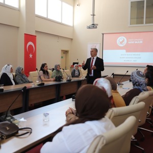 Kadirli Sosyal Hizmet Merkezi Müdürlüğü Kadın Hizmetleri Birimi, HayatHatay projesini yerinde gözlemlemek, kadın kooperatiflerinin kurulması ve geliştirilmesine yönelik bilgi edinmek amacıyla ilimizi ziyaret etmiştir. - fotoğraf 2