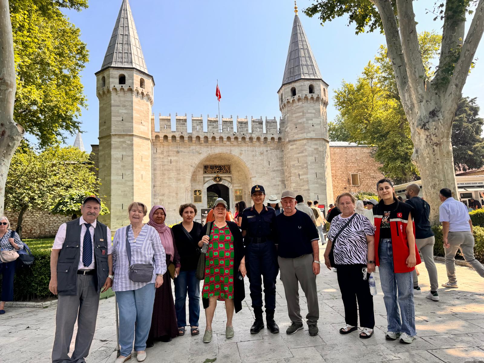 2025 'Aile Yılı' Kapsamında "Ailemiz İnancımız, Geleneğimiz, Ailemiz Değerlerimiz" Temasıyla Şehit Yakınlarımız ile Topkapı Sarayını Ziyaret Ediyoruz.