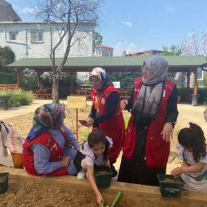 Aile Yılı Kapsamında Şehit Yakını ve Gazi Ailelerimizle ‘Ailemiz Huzurumuz, Ailemiz Neşemiz’ Temalı Birlikte Üretiyoruz: Kahvaltıdan Fidana Etkinliği - fotoğraf 2