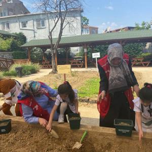 Aile Yılı Kapsamında Şehit Yakını ve Gazi Ailelerimizle ‘Ailemiz Huzurumuz, Ailemiz Neşemiz’ Temalı Birlikte Üretiyoruz: Kahvaltıdan Fidana Etkinliği - fotoğraf 1