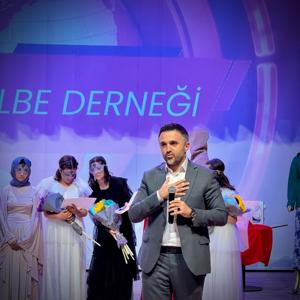 Atatürk Çocuk Evleri Koordinasyon Merkezi ile Kalpten Kalbe Derneği İşbirliğiyle Kızlarımızın Diktiği Kıyafet Sergimiz İl Müdürümüz Ömer Turan’ın Katılımıyla Düzenlendi - fotoğraf 1