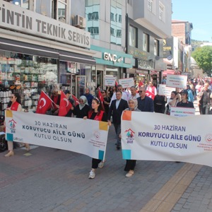 30 Haziran Koruyucu Aile Günü Kapsamında Kortej Yürüyüşü Düzenlendi - fotoğraf 3