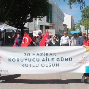 30 Haziran Koruyucu Aile Günü Kapsamında Kortej Yürüyüşü Düzenlendi - fotoğraf 2