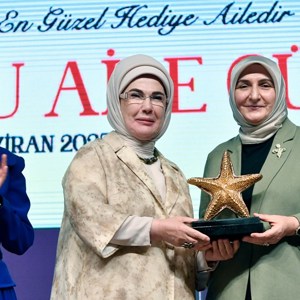 Emine Erdoğan Hanımefendi ve Bakanımız Mahinur Özdemir Göktaş, Koruyucu Aile Günü Programı'na katıldı - fotoğraf 4