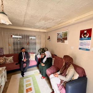 İl Müdürümüz Sn. Ömer TURAN, 15 Temmuz Şehidimiz Kader SİVRİ 'nin Annesi Emine SİVRİ 'nin Hanesine Ziyaret Gerçekleştirmiştir. - fotoğraf 2