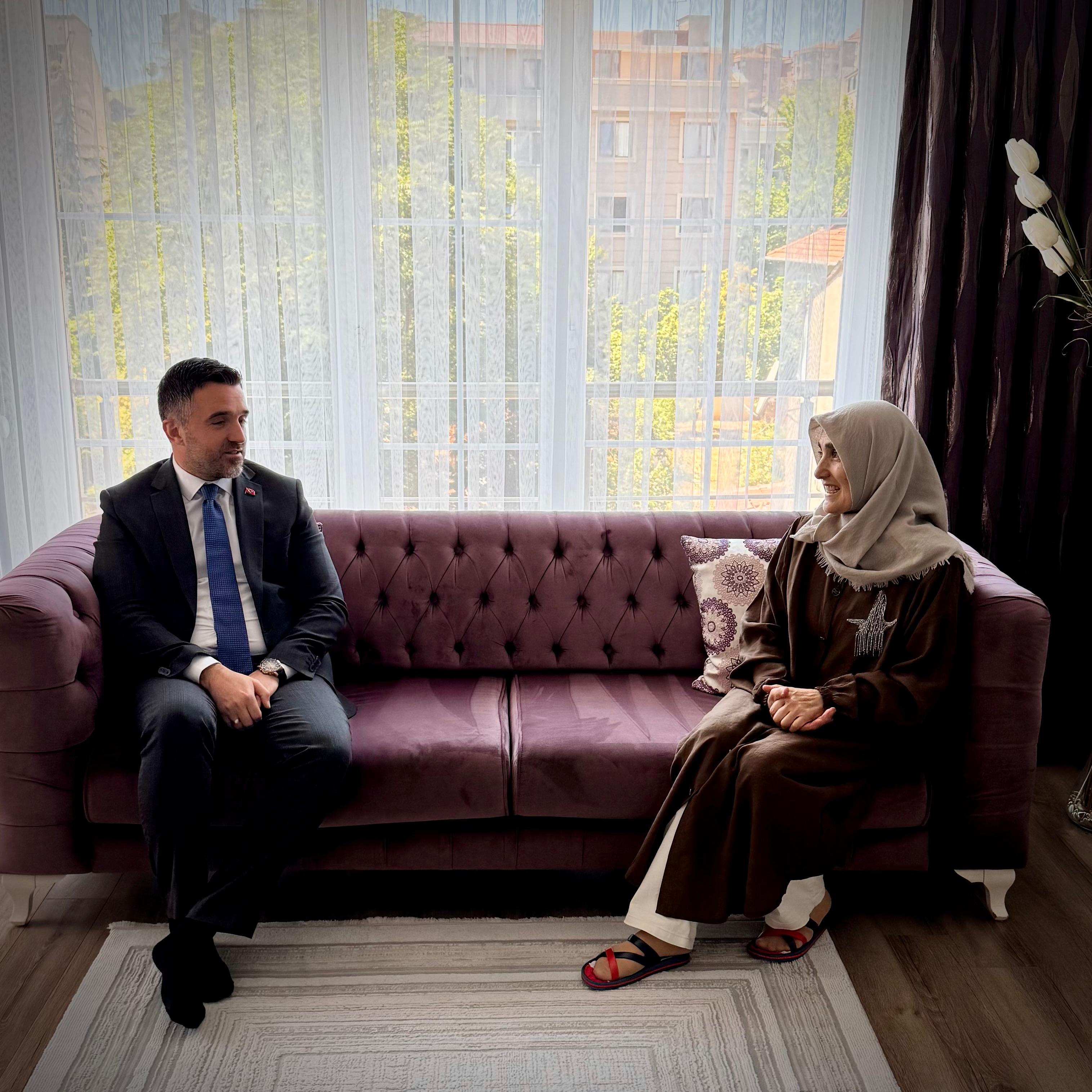 İl Müdürümüz Ömer TURAN, Hac Ziyaretini Gerçekleştiren Kamu Şehidimiz Ali MENEKŞE 'nin eşi Sn. Zeynep MENEKŞE 'nin Hanesine Ziyaret Gerçekleştirmiştir.