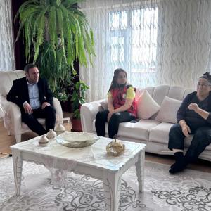 İl Müdürümüz Sayın Aydın Polat, vatan uğruna can veren şehitlerimizin emanetleri olan kıymetli ailelerimizi ziyaret etmeye devam ediyor. - fotoğraf 1