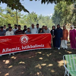 İl Müdürlüğümüze bağlı Gündüzlü Bakım ve Rehabilitasyon Merkezi Müdürlüğünden hizmet alan özel bireylerimiz ile Aile Yılı kapsamında Aile Pikniği düzenlenmiştir. - fotoğraf 1