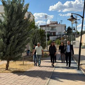 İl Müdürümüz Aydın Polat, Çocuk Kuruluş Müdürlüklerinde görev yapan idarecilerimizle birlikte yapımı devam eden Sosyal Hizmet Kampüsü’nün inşaat alanını yerinde inceledi. - fotoğraf 8