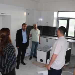 İl Müdürümüz Aydın Polat, Çocuk Kuruluş Müdürlüklerinde görev yapan idarecilerimizle birlikte yapımı devam eden Sosyal Hizmet Kampüsü’nün inşaat alanını yerinde inceledi. - fotoğraf 2