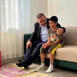 İl Müdürümüz Sayın Aydın POLAT, Kurban Bayramı münasebetiyle ebeveyn kaybı yaşamış çocuklarımızı hanelerinde ziyaret ederek bayramlarını kutladı. - fotoğraf 10