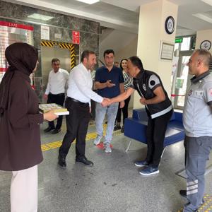 İl Müdürümüz Aydın POLAT, Bayram tatilinin ardından ilk iş gününde çalışma arkadaşlarımızla birlikte geleneksel bayramlaşmamızı gerçekleştirdi. - fotoğraf 20