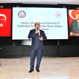 İl Müdürlüğü ve Bağlı Kuruluş Personellerine Başarı Belgesi İl Müdürümüz Tarafından Takdim Edildi - fotoğraf 2