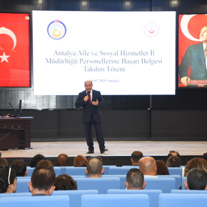 İl Müdürlüğü ve Bağlı Kuruluş Personellerine Başarı Belgesi İl Müdürümüz Tarafından Takdim Edildi - fotoğraf 1