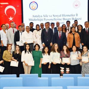 İl Müdürlüğü ve Bağlı Kuruluş Personellerine Başarı Belgesi İl Müdürümüz Tarafından Takdim Edildi - fotoğraf 19