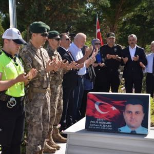 Şehit Polis Memur Serhan Alışkan Kabri Başında Anıldı.	 - fotoğraf 2