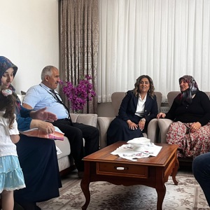 2025 #AileYılı kapsamında; İl Müdürümüz Sayın Emine BÖÇKÜN, “Şefkat Kahramanlarımızdan” Biri Olan Koruyucu Ailemiz PALAZ Ailesine Yönelik Hane Ziyareti Gerçekleştirdi. - fotoğraf 3