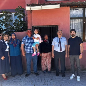 2025 #AileYılı kapsamında; İl Müdürümüz Sayın Emine BÖÇKÜN, “Şefkat Kahramanlarımızdan” Biri Olan Koruyucu Ailemiz PALAZ Ailesine Yönelik Hane Ziyareti Gerçekleştirdi. - fotoğraf 1