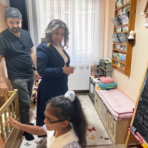 2025 #AileYılı kapsamında; İl Müdürümüz Sayın Emine BÖÇKÜN, “Şefkat Kahramanlarımızdan” Biri Olan Koruyucu Ailemiz İBRAHİMOV Ailesine Yönelik Hane Ziyareti Gerçekleştirdi. - fotoğraf 3
