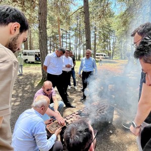 Vali Yardımcımız Sayın Ahmet Atılkan, Çocuklarımız İle Piknik Etkinliğinde Bir Araya Geldiler - fotoğraf 1