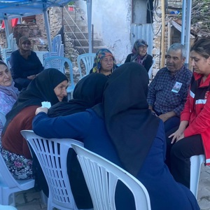 İl Müdürümüz Sayın Emine BÖÇKÜN, Pençe-Kilit Harekât bölgesinde görev esnasında şehit olan Balıkesirli kahraman evladımız Sözleşmeli Piyade Er Ahmet KUŞAK’ın Kepsut’taki ailesine taziye ziyaretinde bulundu. - fotoğraf 2