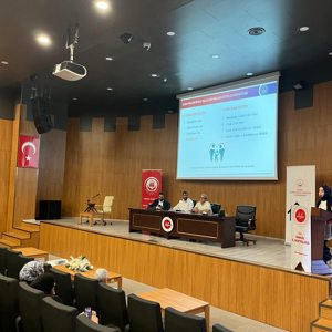 30 Haziran Koruyucu Aile günü münasebetiyle Bingöl İl Müftülüğü bünyesinde ‘ Bir Yetime Aile Olmak ’ temalı panel düzenlenmiştir. - fotoğraf 1