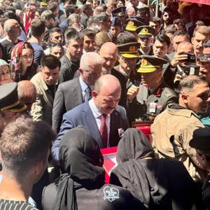 Pençe-Kilit Harekât Bölgesi’nde Şehit Olan Piyade Sözleşmeli Er Ahmet GÜLTEKİN Dualarla Son Yolculuğuna Uğurlandı - fotoğraf 6