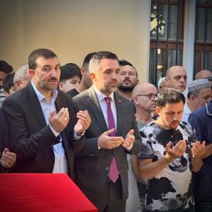 İl Müdürümüz Sn. Ömer TURAN ve Beyoğlu Kaymakamımız Sn. A. Atakan ATASOY ile 15 Temmuz Gazimiz Bünyamin KOZAN 'ın Cenaze Namazına Katıldı - fotoğraf 1