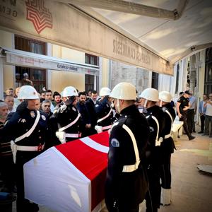İl Müdürümüz Sn. Ömer TURAN ve Beyoğlu Kaymakamımız Sn. A. Atakan ATASOY ile 15 Temmuz Gazimiz Bünyamin KOZAN 'ın Cenaze Namazına Katıldı - fotoğraf 2